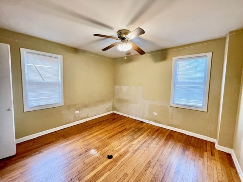 9129 S Chappel Avenue Chicago IL 60617