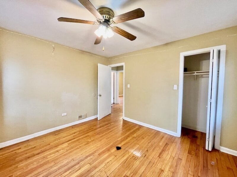 9129 S Chappel Avenue Chicago IL 60617