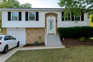 Photo of 108 Villa Road Streamwood IL 60107