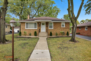 Photo of 320 E 169th Place South Holland IL 60473