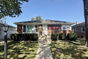 Photo of 644 E 162nd Place South Holland IL 60473