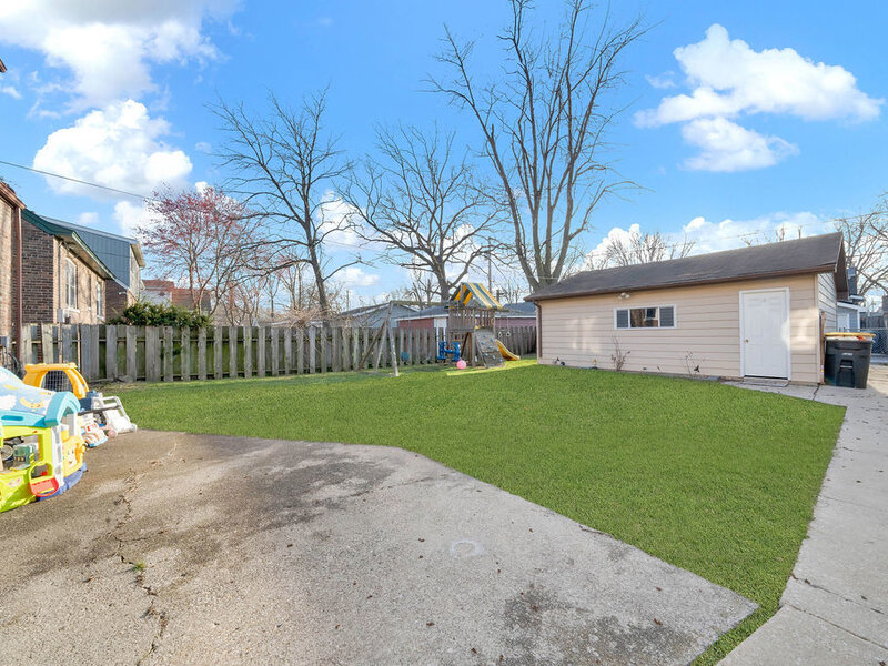 18006 Oakwood Avenue Lansing IL 60438