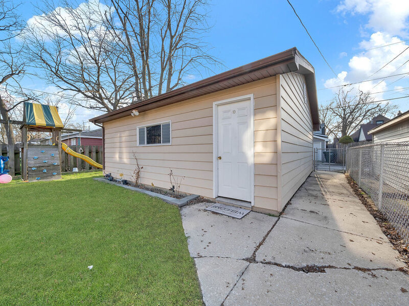18006 Oakwood Avenue Lansing IL 60438