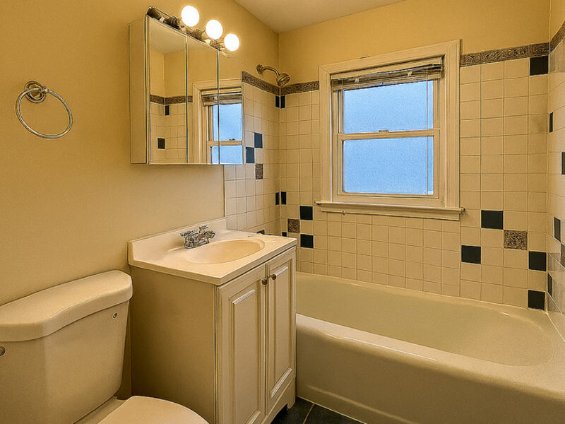 17318 Walter Street Lansing IL 60438