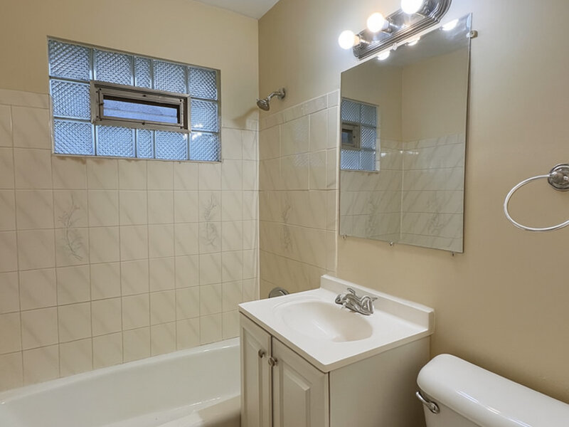 17318 Walter Street Lansing IL 60438