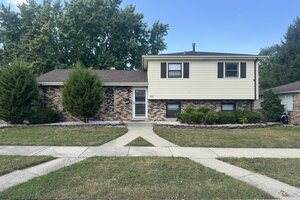 Photo of 826 E 194th Street Glenwood IL 60425