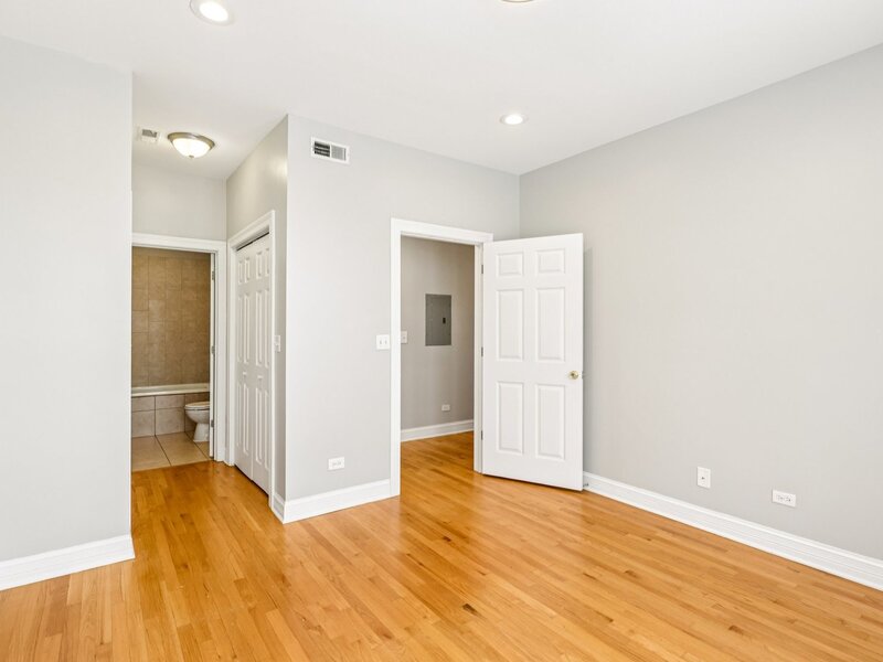 5607 N Clark Street Chicago IL 60660
