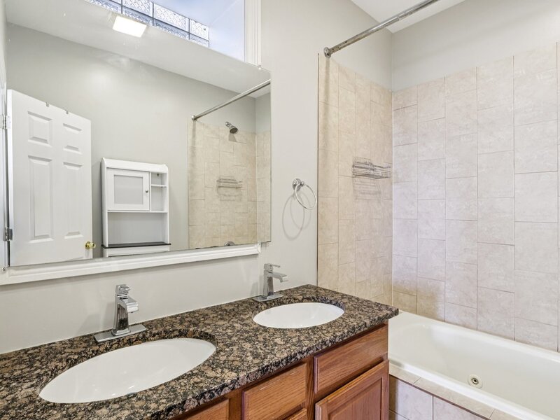 5607 N Clark Street Chicago IL 60660