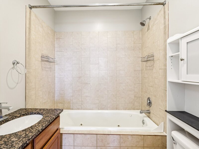 5607 N Clark Street Chicago IL 60660