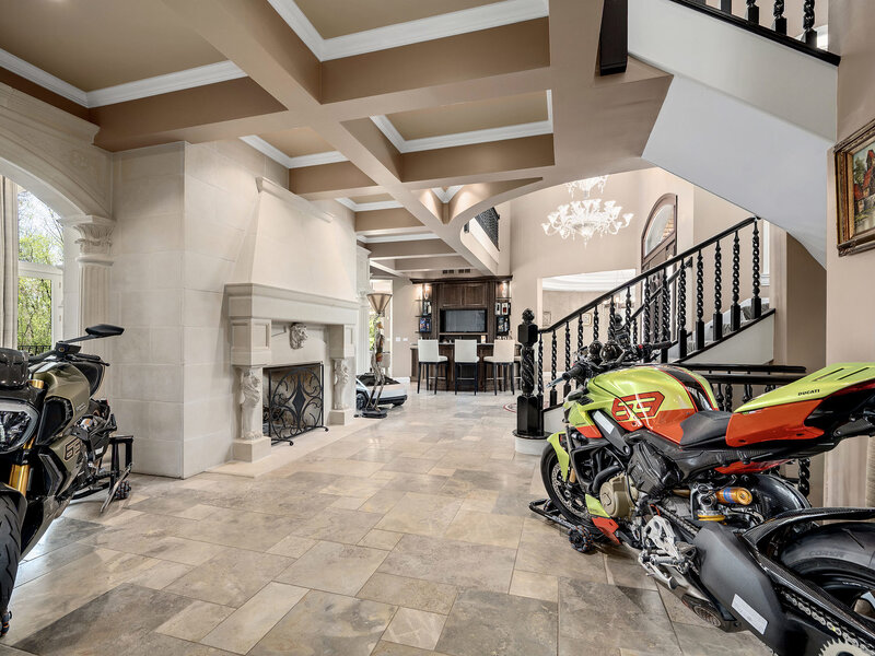 1890 Robinwood Lane Riverwoods IL 60015