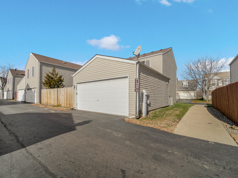 1653 Victoria Park Circle Aurora IL 60504