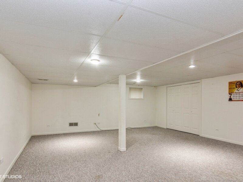19265 Lange Street Lansing IL 60438