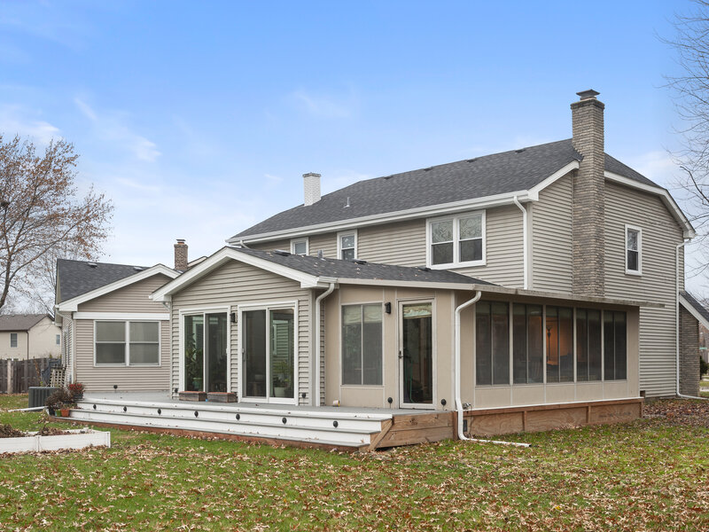 8 Hampton Court Mundelein IL 60060