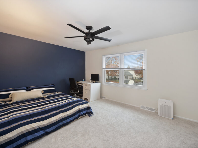 8 Hampton Court Mundelein IL 60060