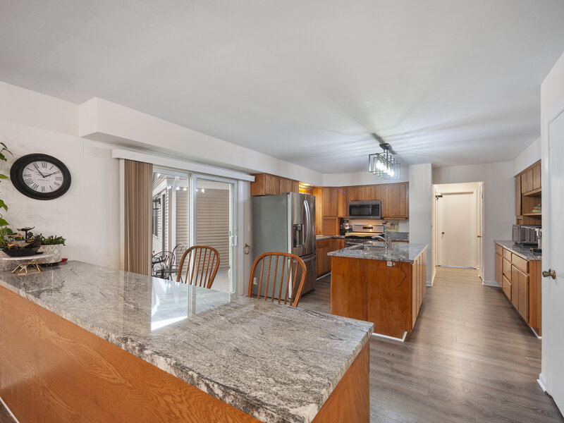 8 Hampton Court Mundelein IL 60060
