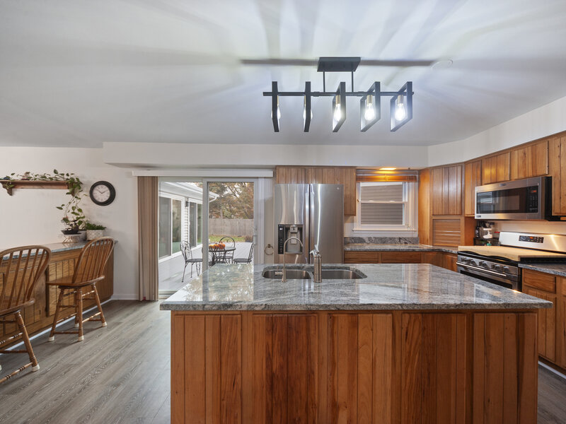 8 Hampton Court Mundelein IL 60060