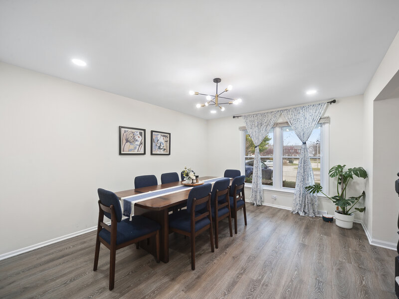 8 Hampton Court Mundelein IL 60060