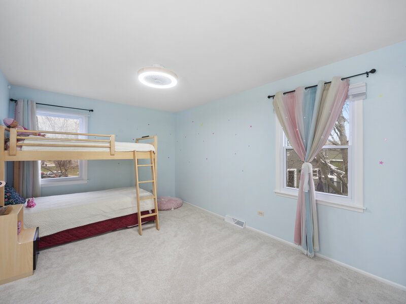 8 Hampton Court Mundelein IL 60060