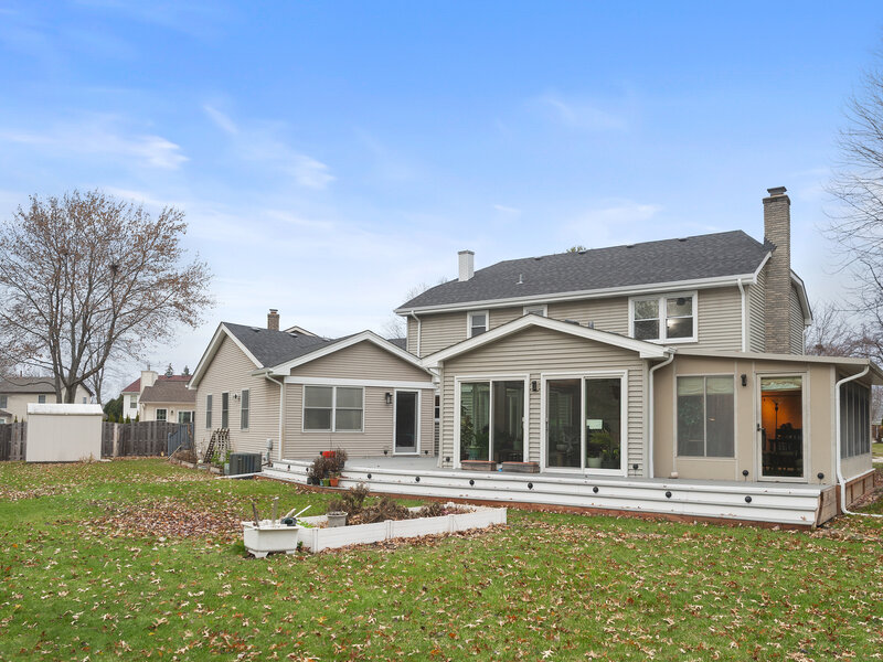 8 Hampton Court Mundelein IL 60060