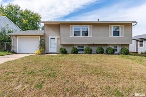 Photo of 5556 N Thornwood Ave Avenue Davenport IA 52806