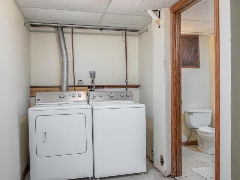 5556 N Thornwood Ave Avenue Davenport IA 52806