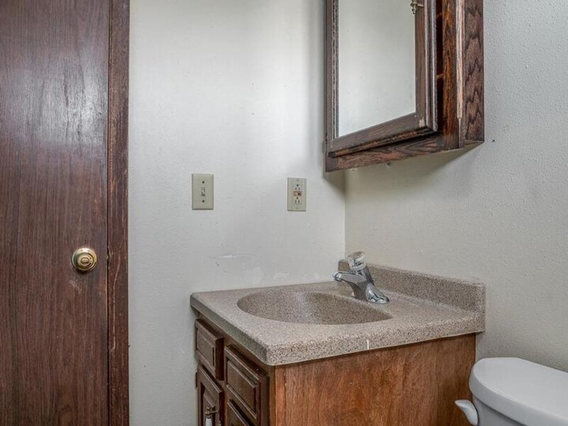 5556 N Thornwood Ave Avenue Davenport IA 52806