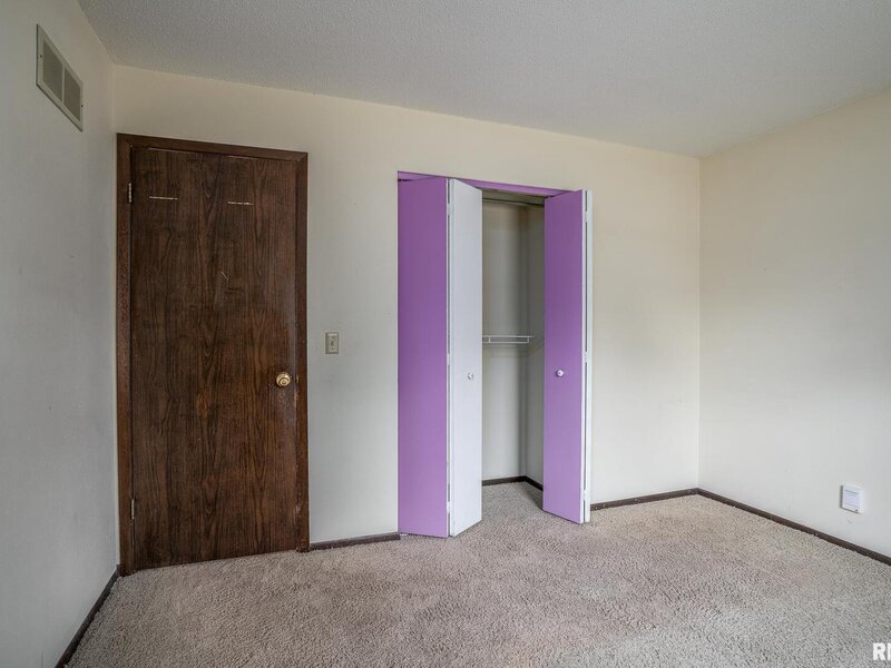 5556 N Thornwood Ave Avenue Davenport IA 52806