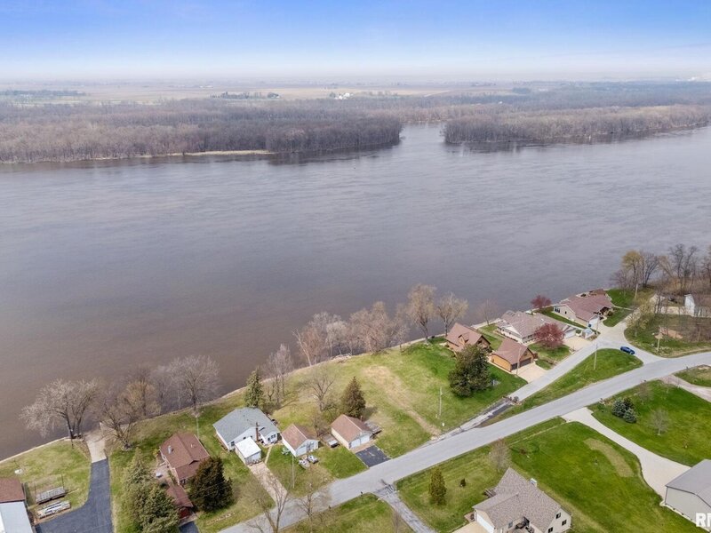 21812 N River Road Cordova IL 61242