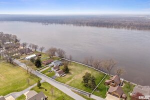 Photo of 21812 N River Road Cordova IL 61242