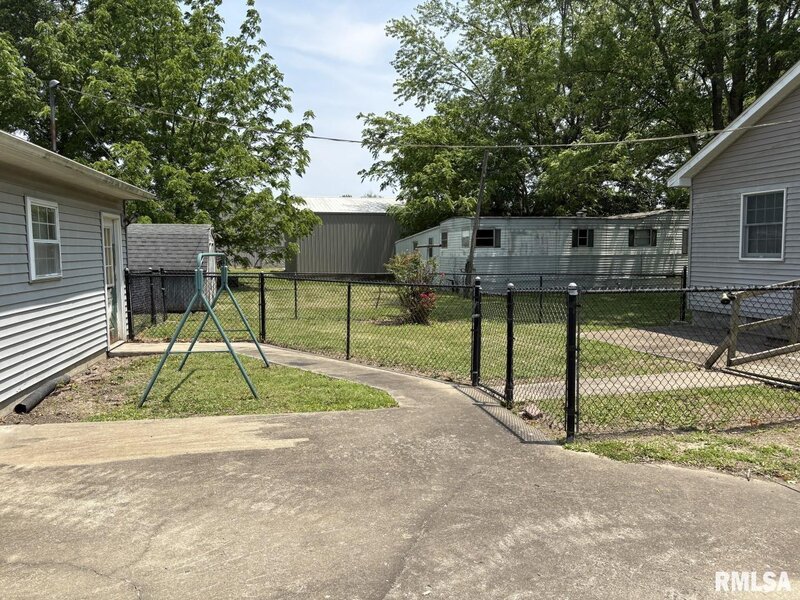 1606 W Faust Street Marion IL 62959