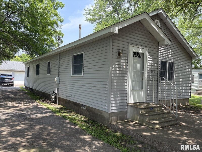 1606 W Faust Street Marion IL 62959