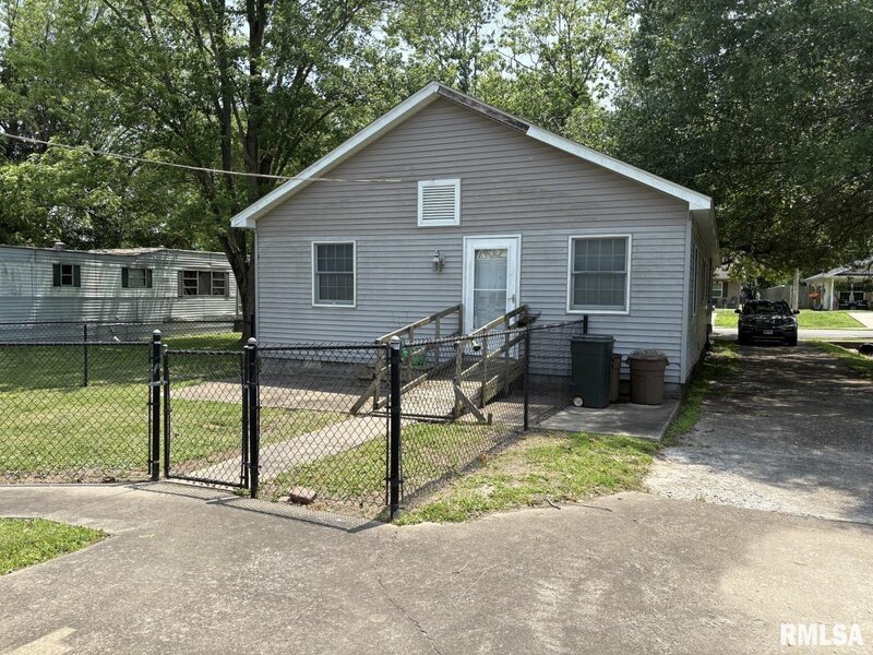 1606 W Faust Street Marion IL 62959