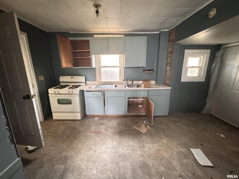 911 W Hurlburt Street Peoria IL 61605