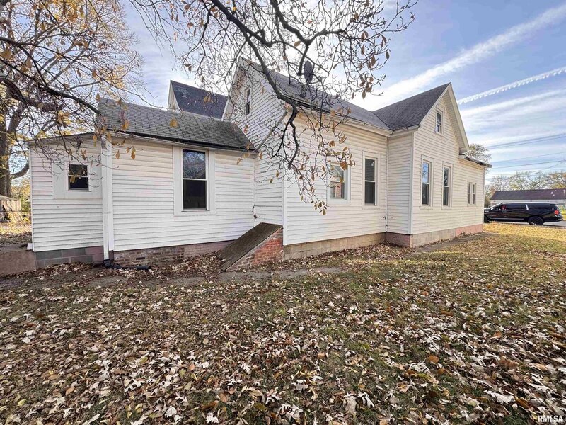 911 W Hurlburt Street Peoria IL 61605