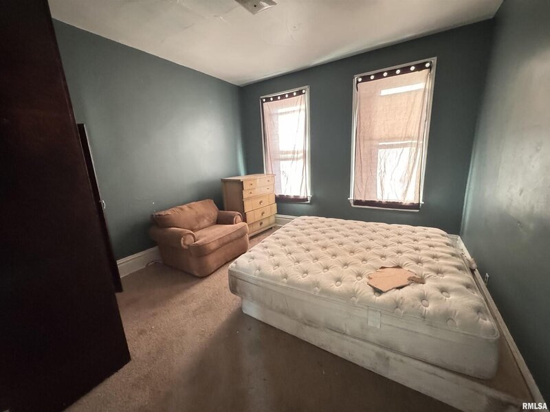 911 W Hurlburt Street Peoria IL 61605