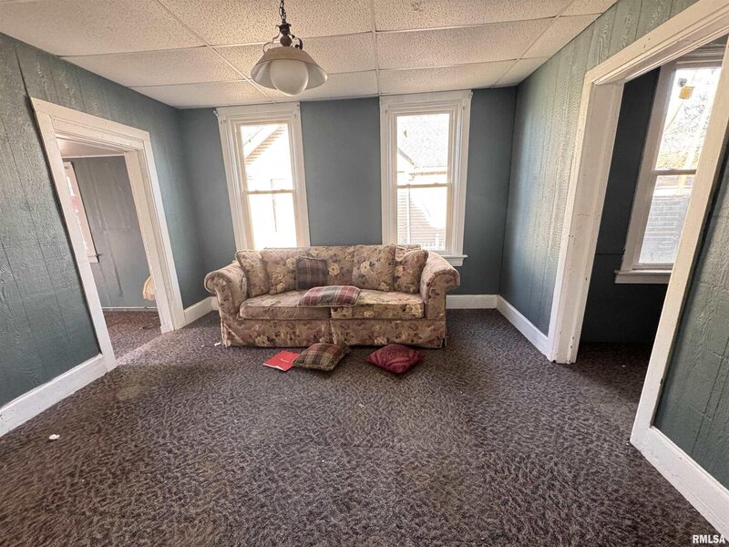 911 W Hurlburt Street Peoria IL 61605