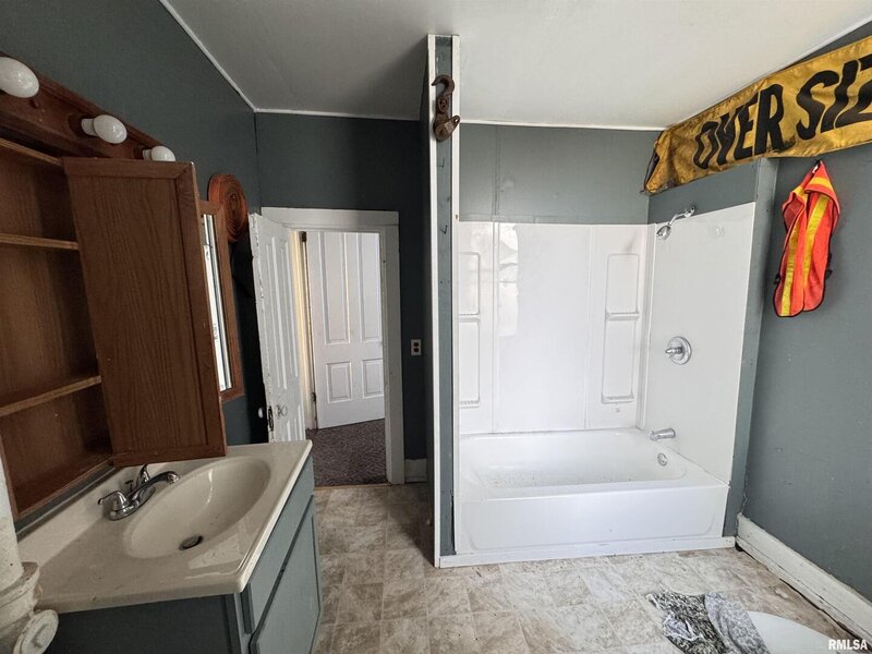 911 W Hurlburt Street Peoria IL 61605