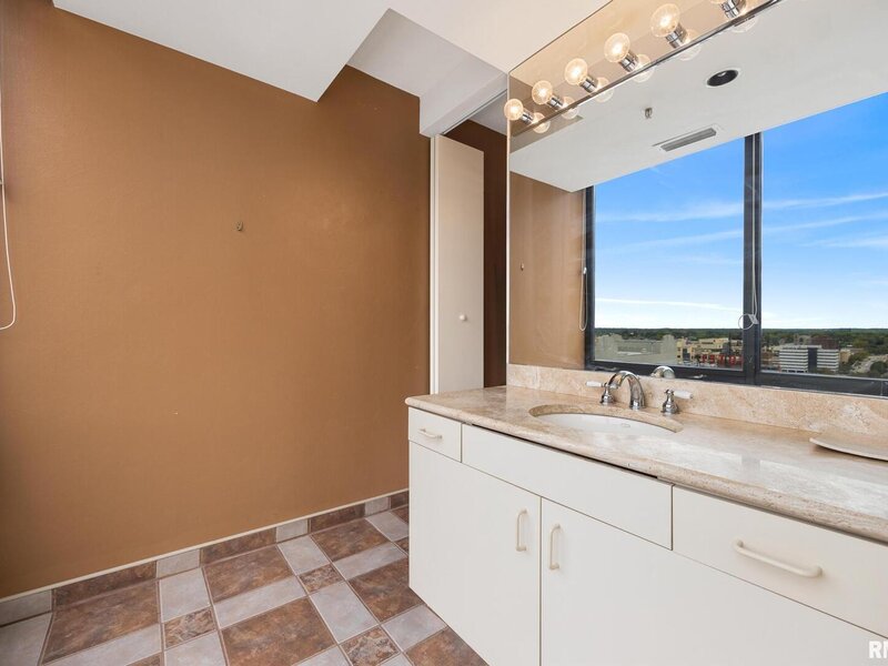123 Sw Jefferson Avenue Peoria IL 61602