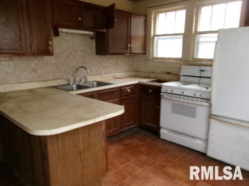 1410 N Douglas Street Peoria IL 61606