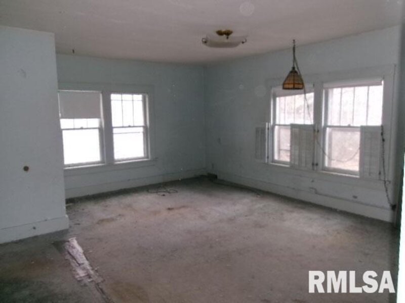 1410 N Douglas Street Peoria IL 61606