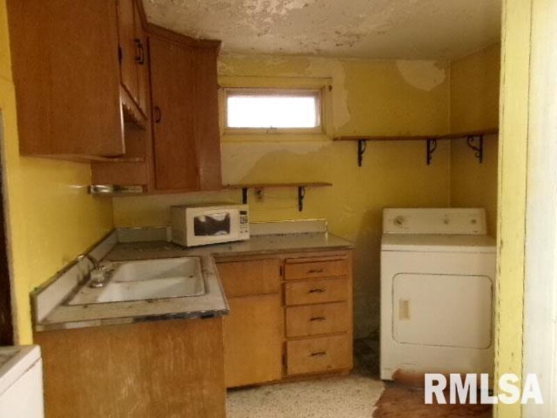 1410 N Douglas Street Peoria IL 61606