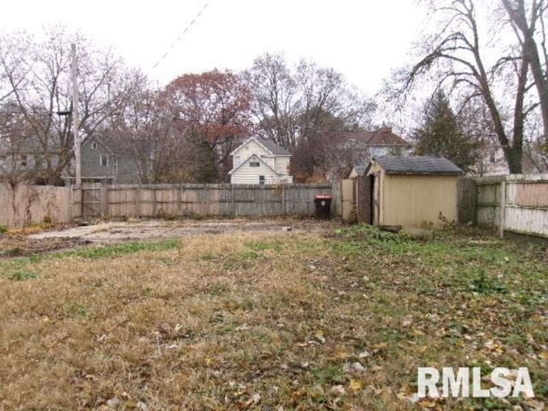 1410 N Douglas Street Peoria IL 61606