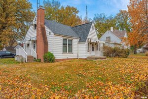 Photo of 306 Woodlawn Road Lincoln IL 62656