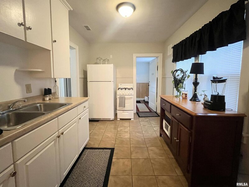 822 E Gift Avenue Peoria IL 61603