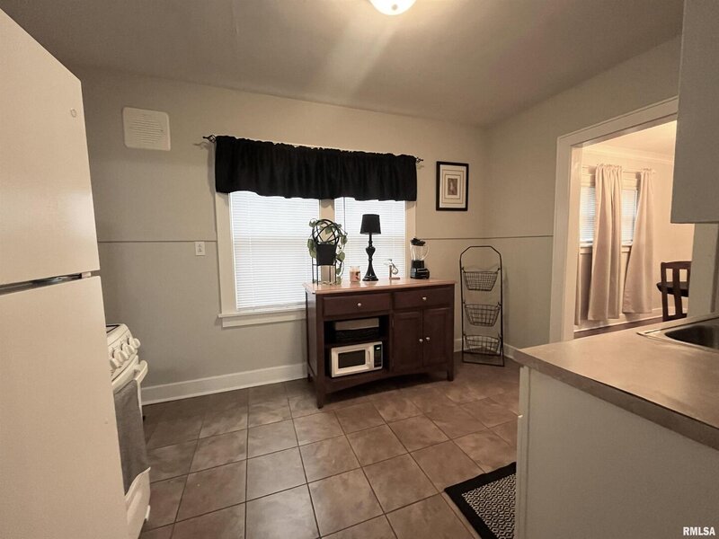 822 E Gift Avenue Peoria IL 61603