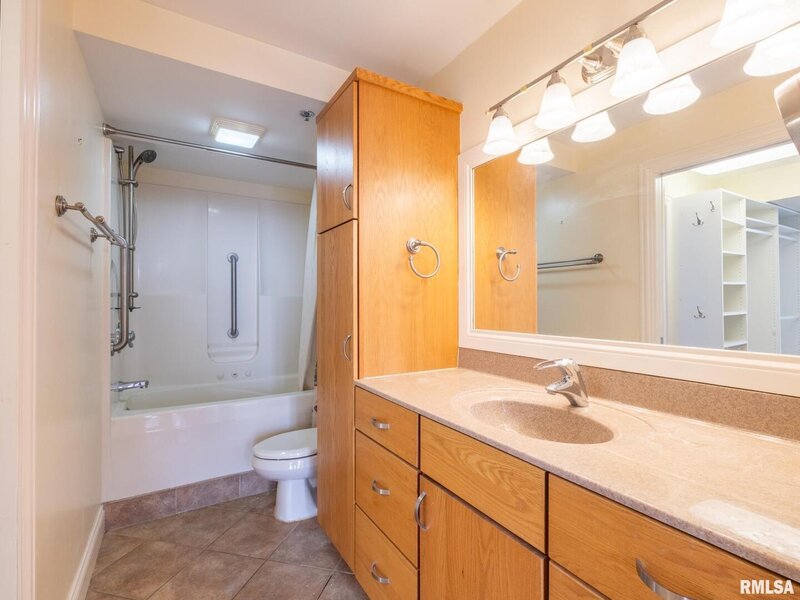 125 Sw Jefferson Street Peoria IL 61602