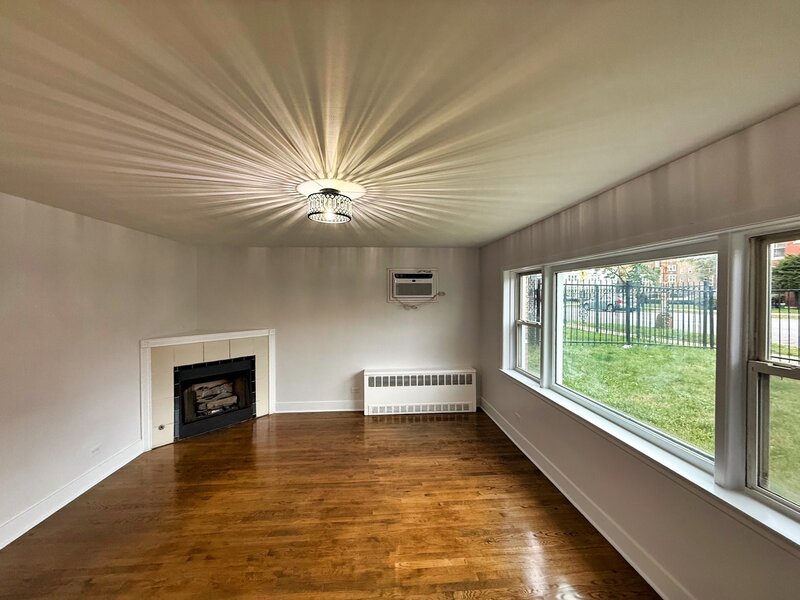 7718 S Jeffery Boulevard Chicago IL 60649