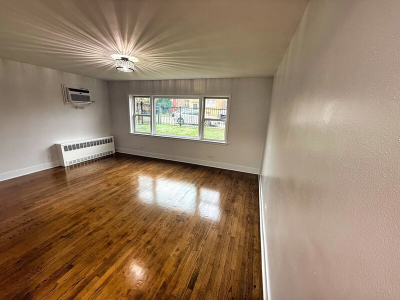 7718 S Jeffery Boulevard Chicago IL 60649