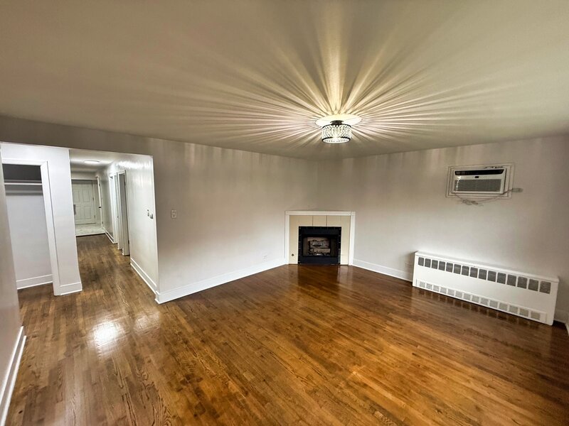 7718 S Jeffery Boulevard Chicago IL 60649