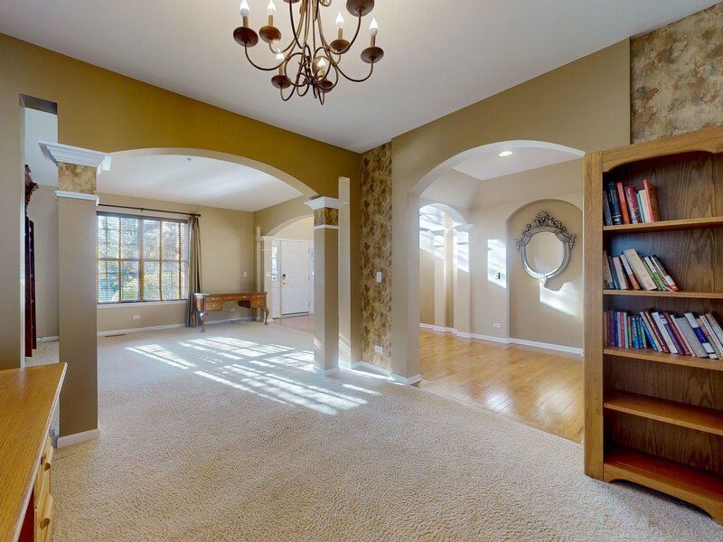 5670 Brentwood Drive Hoffman Estates IL 60192
